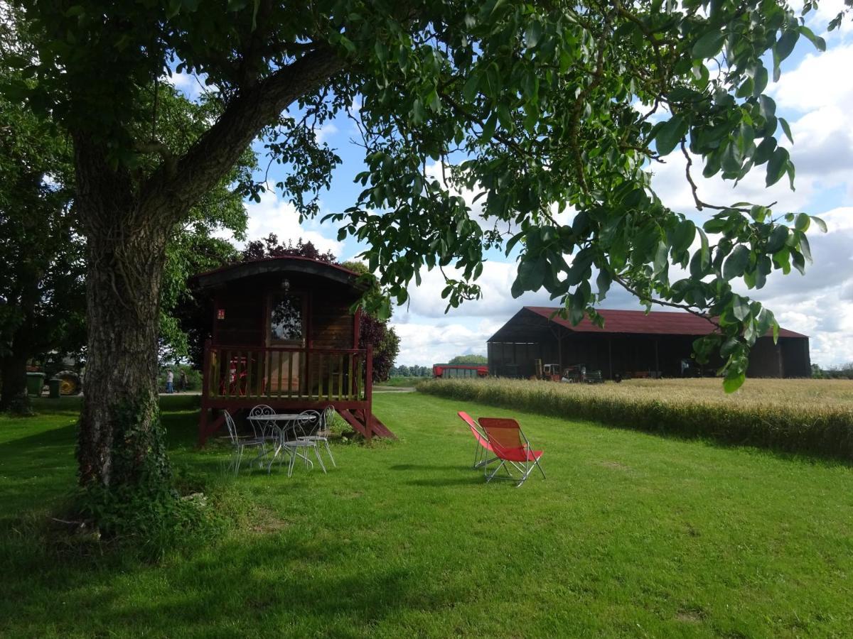 Bed and Breakfast La Ferme De L'Isle Et Sa Roulotte Avaray Екстер'єр фото