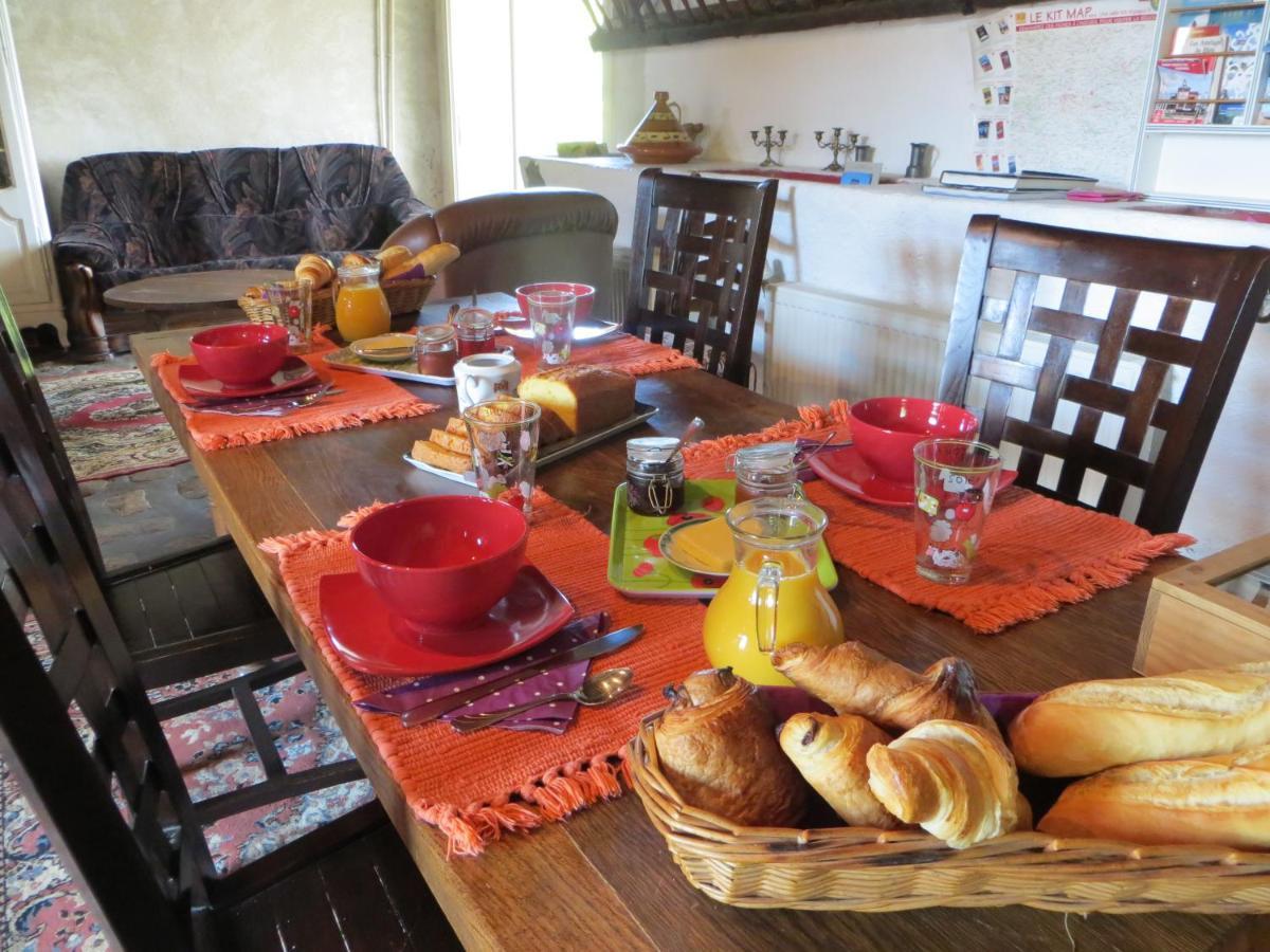 Bed and Breakfast La Ferme De L'Isle Et Sa Roulotte Avaray Екстер'єр фото