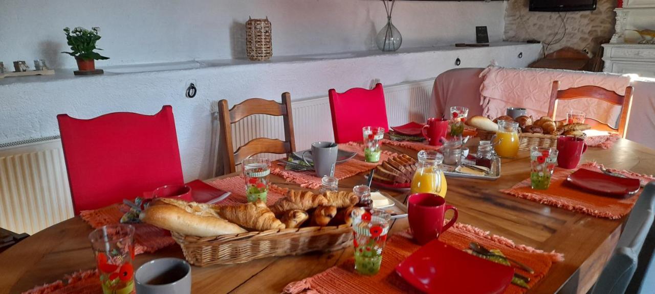 Bed and Breakfast La Ferme De L'Isle Et Sa Roulotte Avaray Екстер'єр фото